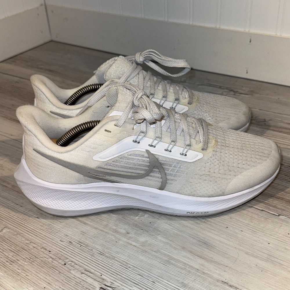Nike Air Zoom Pegasus 39 Running Shoes / White / Sz 8